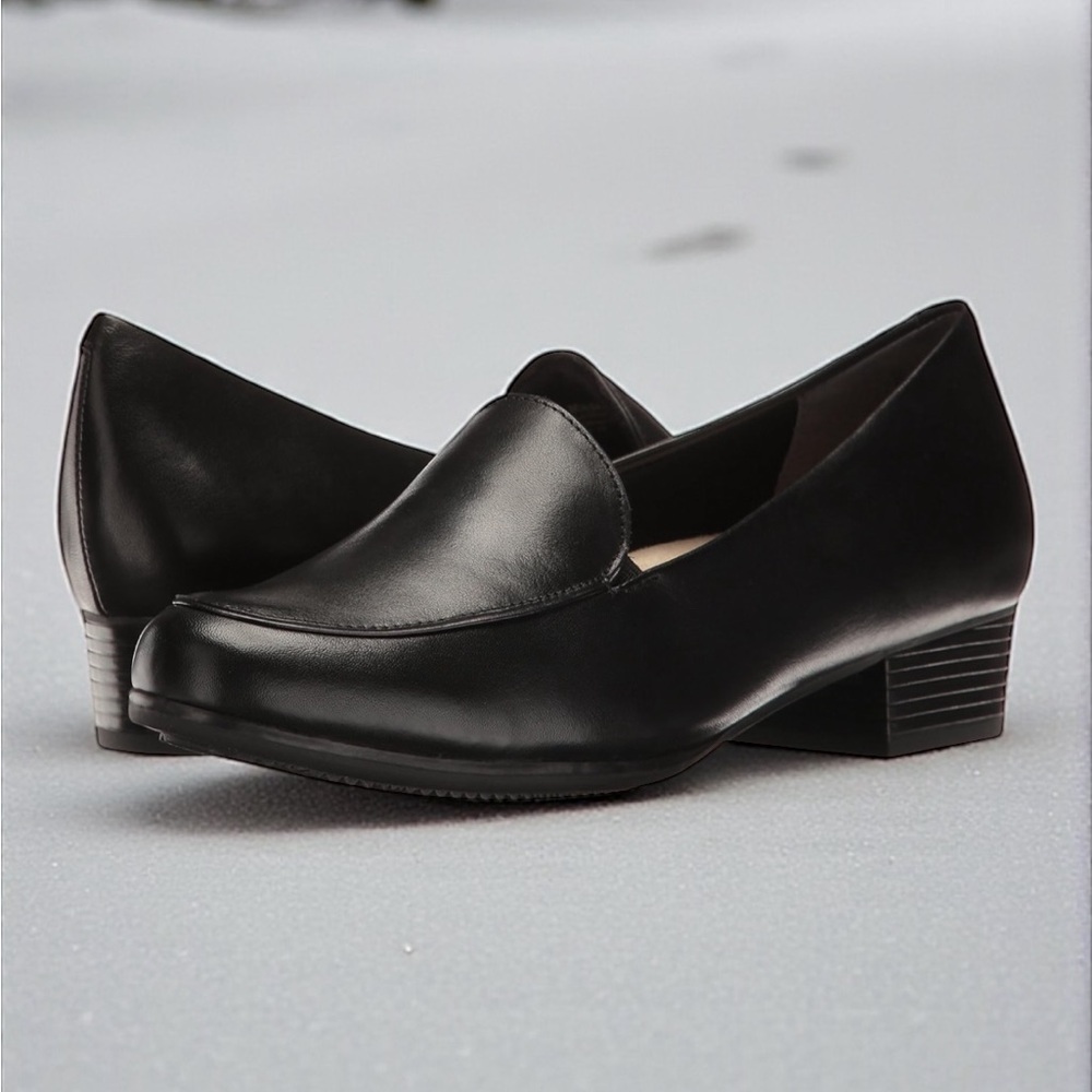 Trotters  Women Sz 7.5 Black Leather Monarch Slip-On Heeled Loafer $105